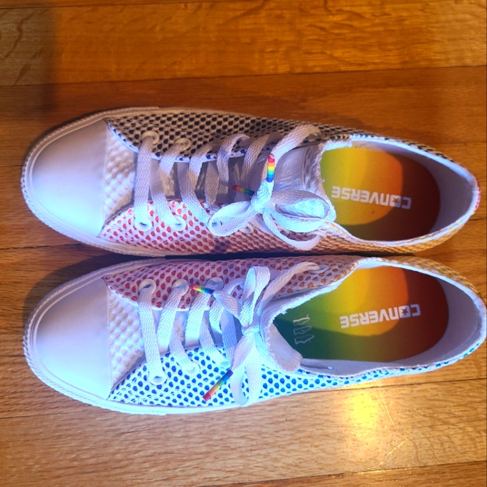 Converse All-Star size: Men's 8/Women’s 10 Rainbow